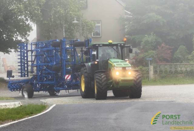 https://www.porstlandtechnik.de/cache/vs_Ersteinsatz Köckerling Allrounder -flatline- mit John Deere 8370R_IMG_1829_bearbeitet_WEB-5861.jpg